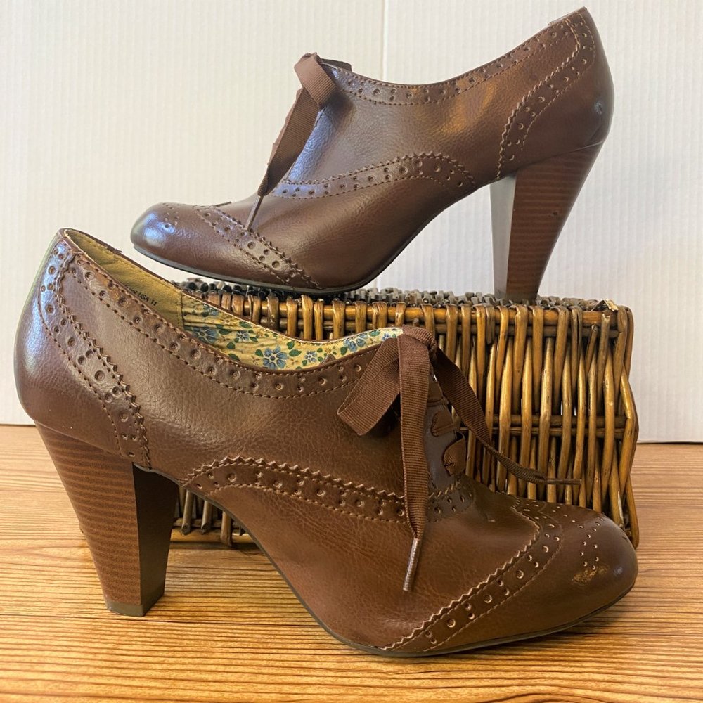 American Eagle Lace Up Wingtip Oxford Heel Size 11